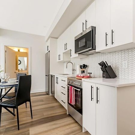 Stylish 2Br Condo - Balcony - Stunning City View Kitchener Eksteriør billede