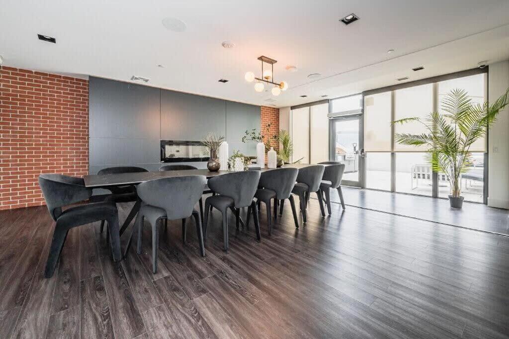 Stylish 2Br Condo - Balcony - Stunning City View Kitchener Eksteriør billede