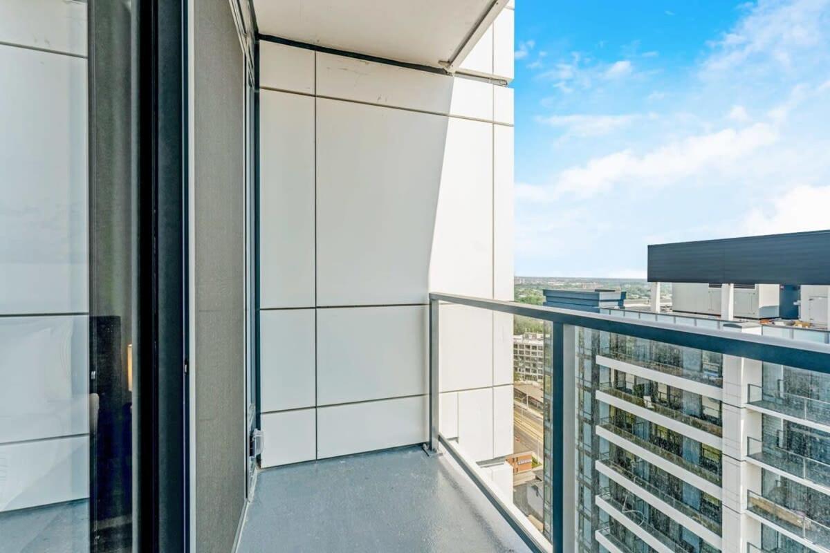 Stylish 2Br Condo - Balcony - Stunning City View Kitchener Eksteriør billede