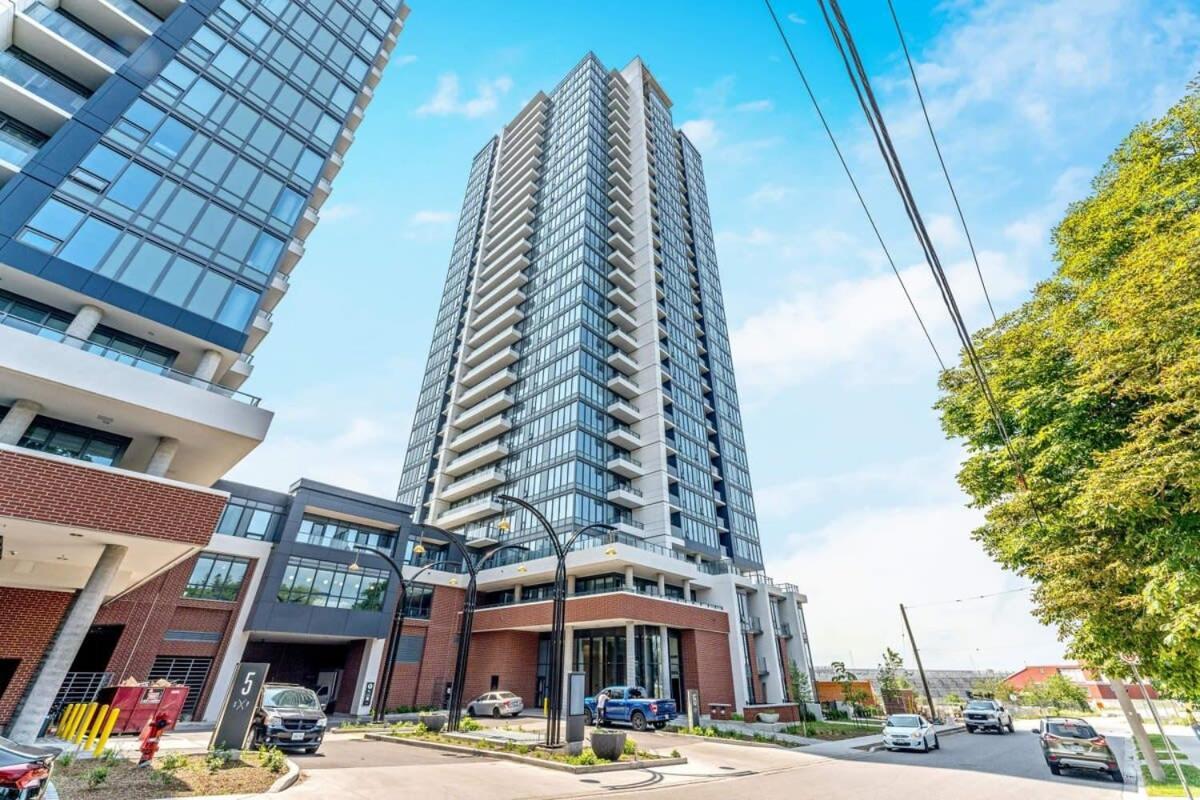 Stylish 2Br Condo - Balcony - Stunning City View Kitchener Eksteriør billede